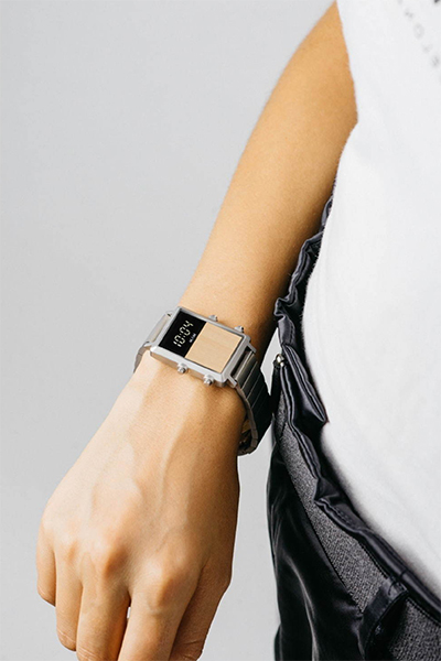 世界初の公式コラボ！】MAM (マム) の腕時計からバック