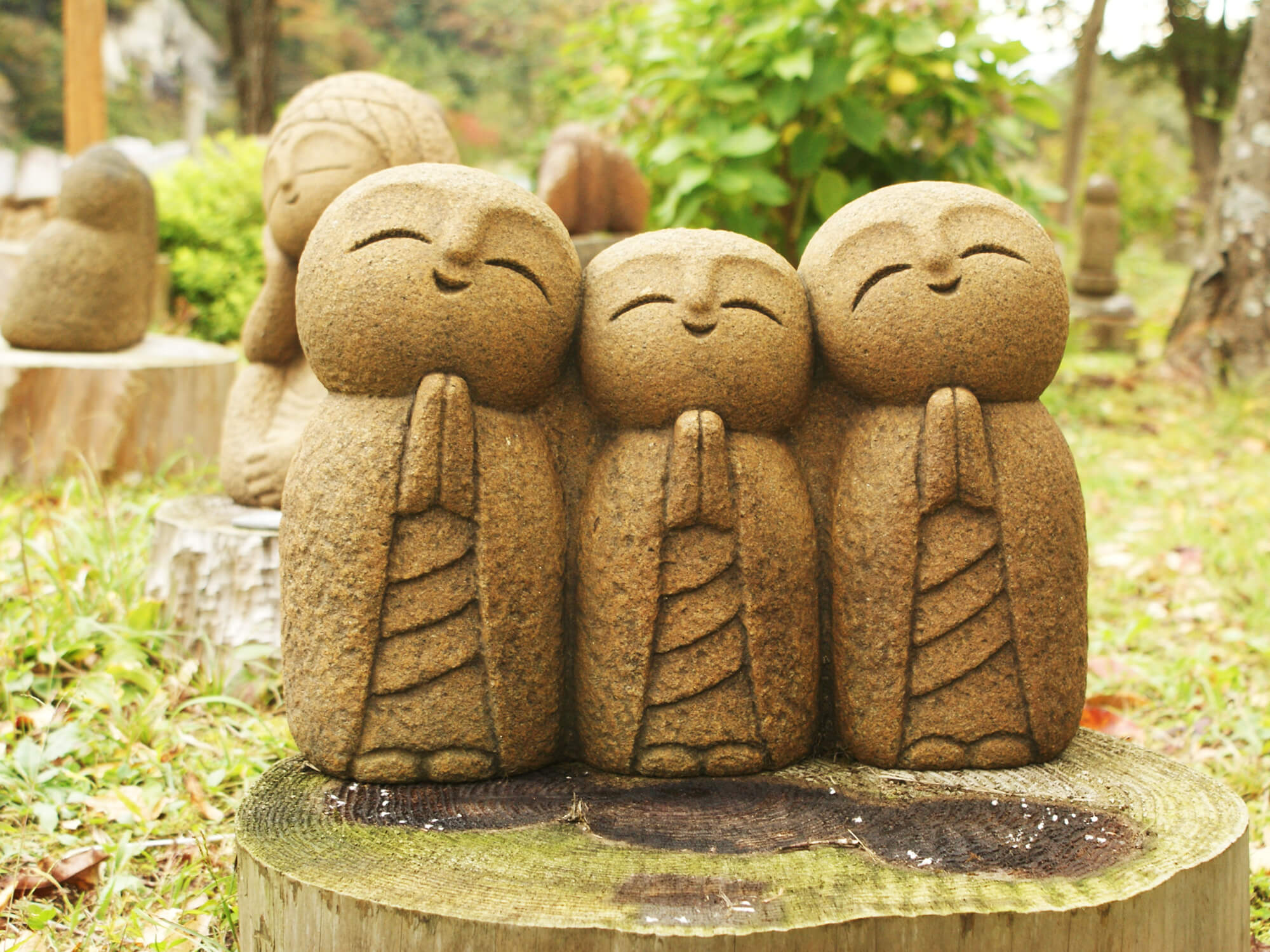 石んこ地蔵シリーズ | 石神彫刻工房-公式ウェブサイト