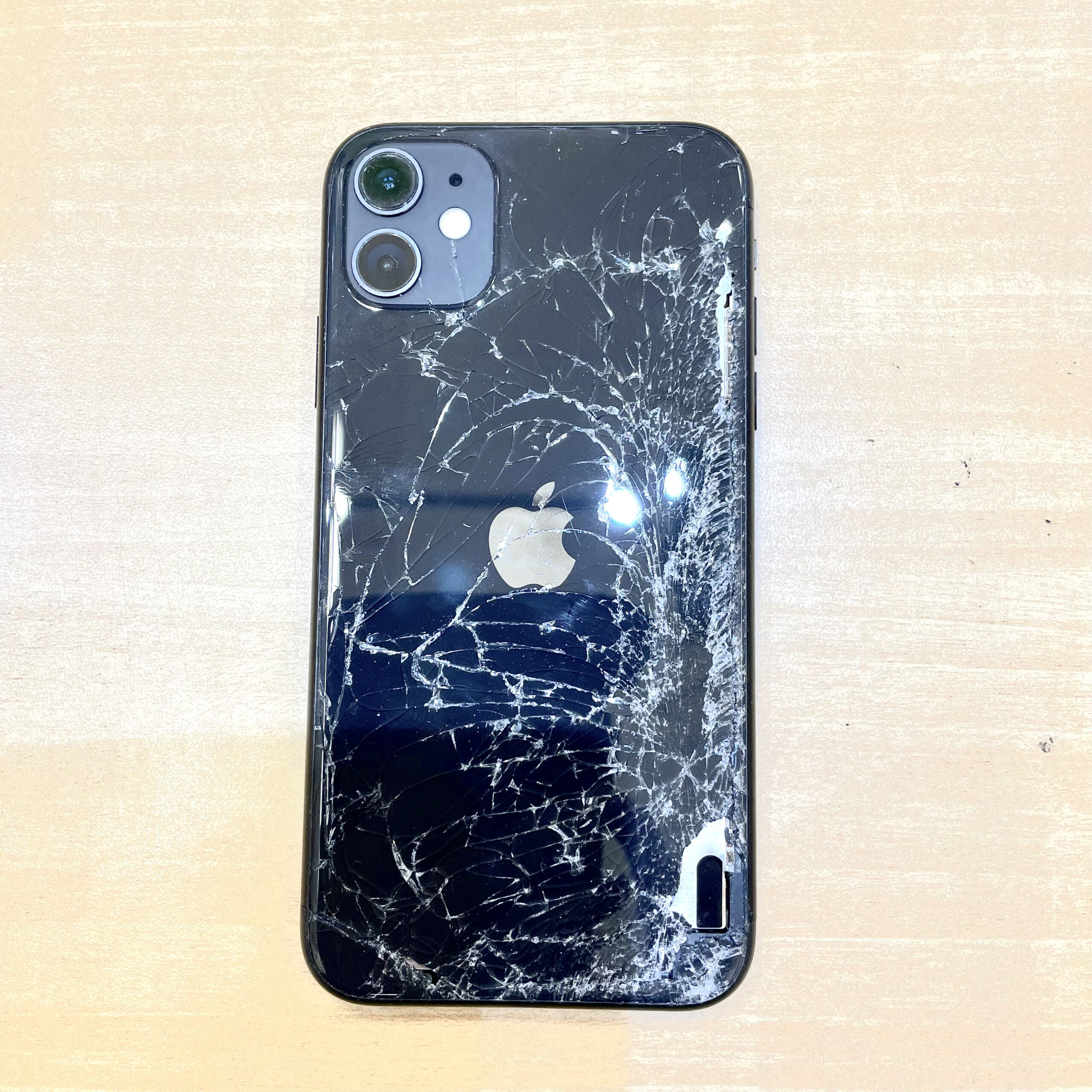 iPhoneの背面修理 | 【公式】iPhone修理のオリスマ アル・プラザ草津店