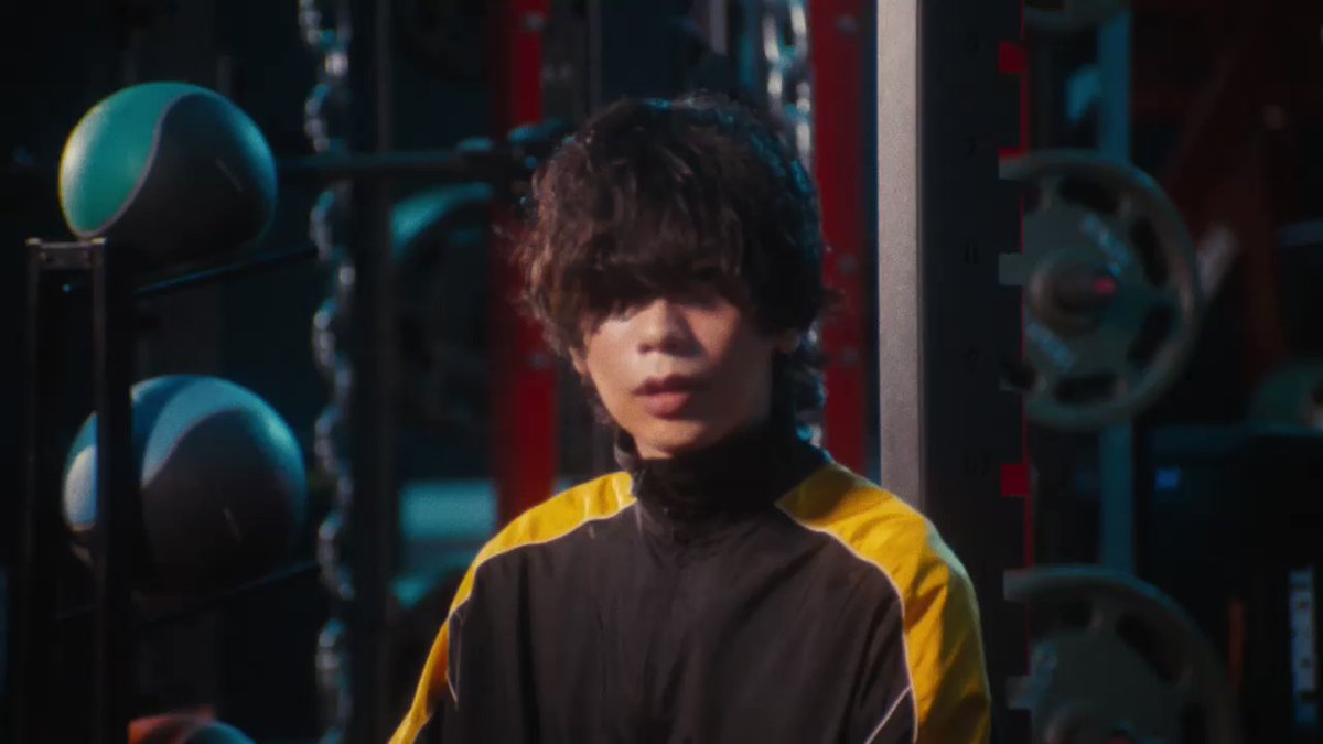 米津玄師の私服 TVアニメ『チェンソーマン』OPの「KICK BACK」の