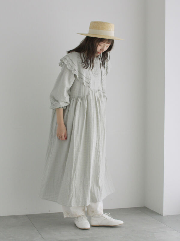 パーツレース刺繍ワンピース（オフホワイト/チャコールグレー/ミント