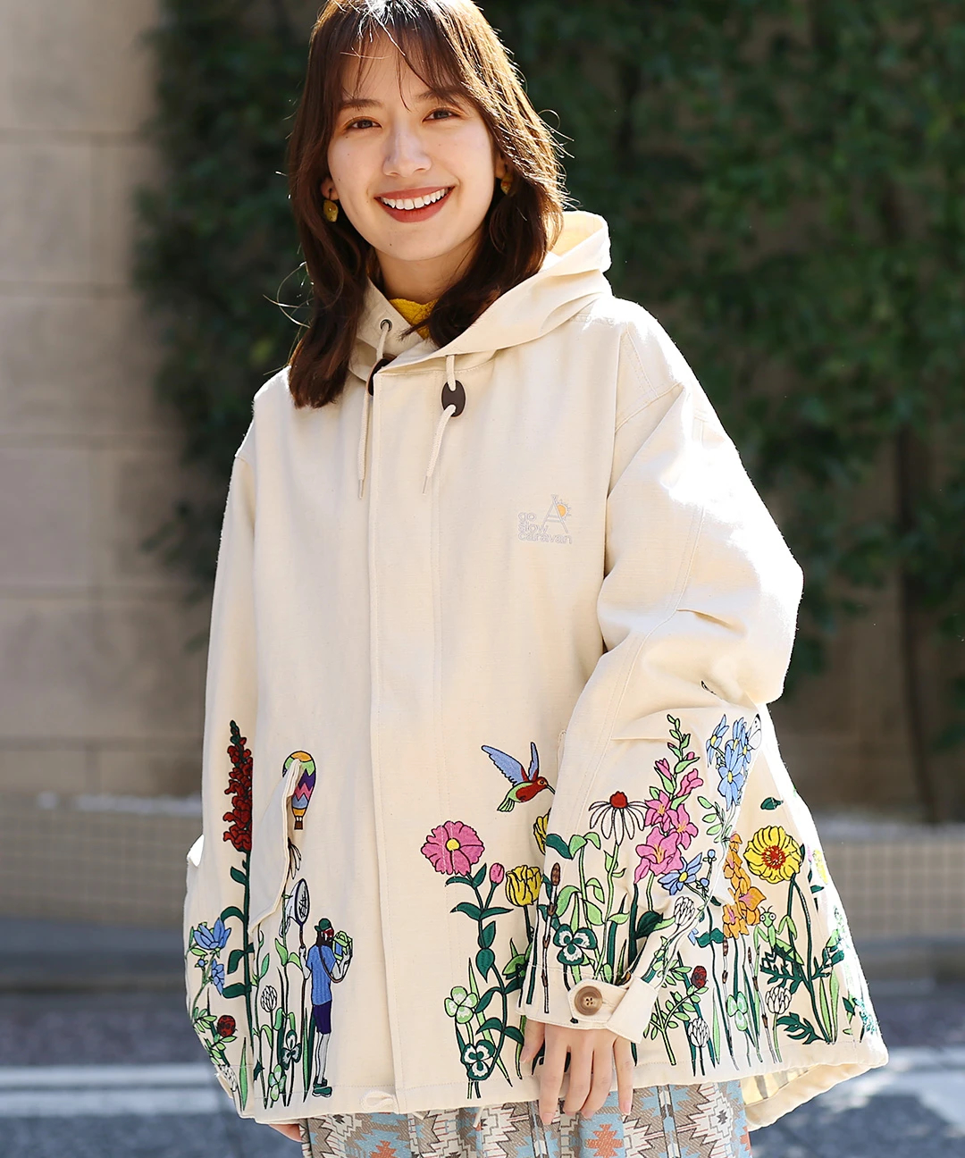 go slow caravan スラブサテンパネル刺繍モッズコート【WEB限定