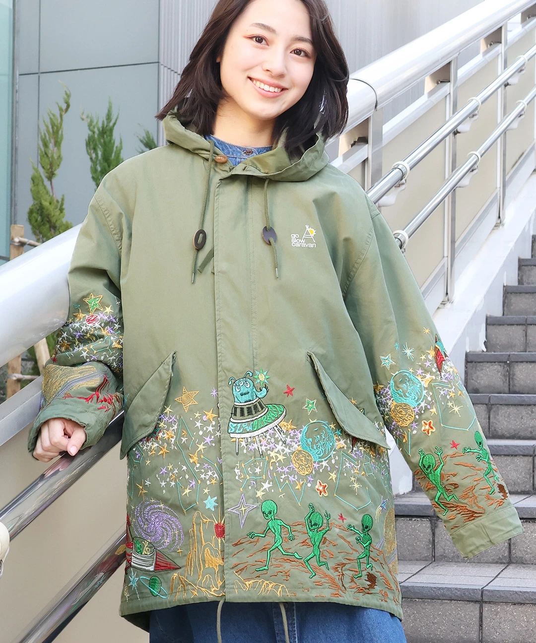 go slow caravan コットンナイロンパネル刺繍モッズコート【WEB限定