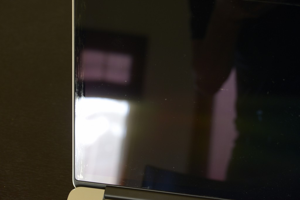 MacBook Pro Retinaの液晶画面のコーティングが剥がれてきたので