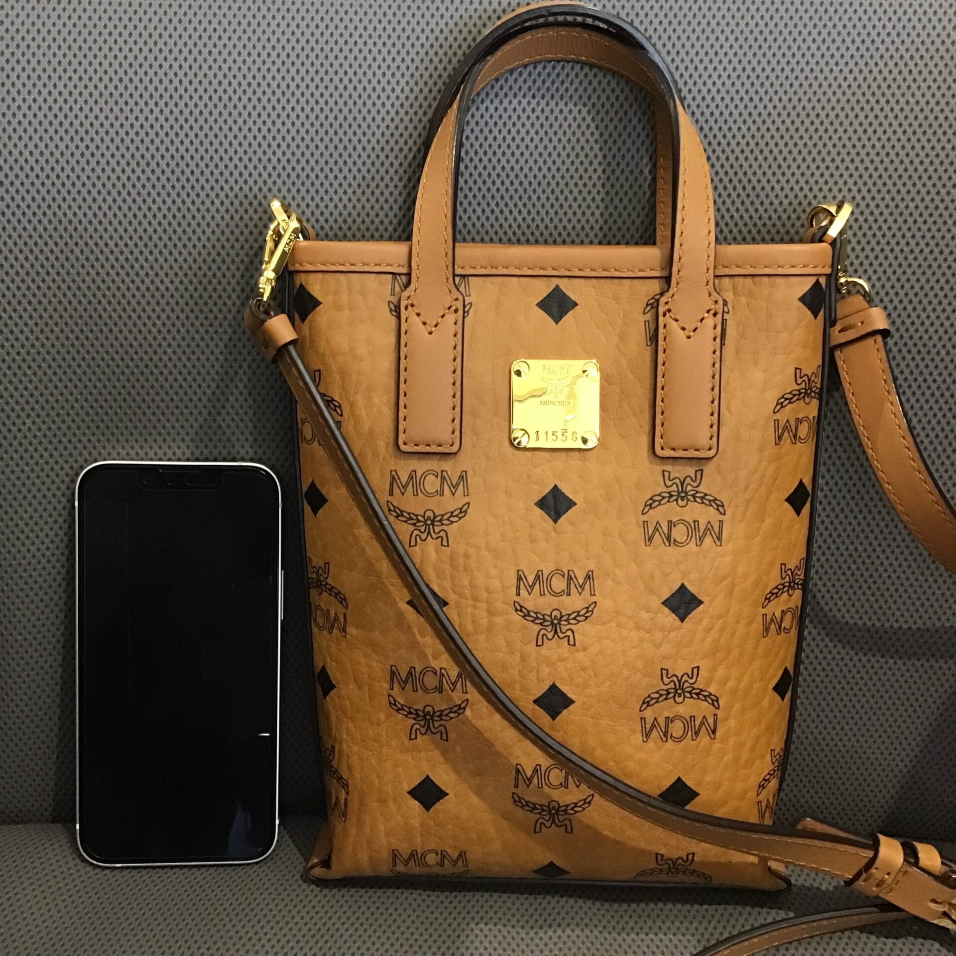 MCM（エムシーエム）ヴィセトス クロスボディバッグの買取価格と査定の