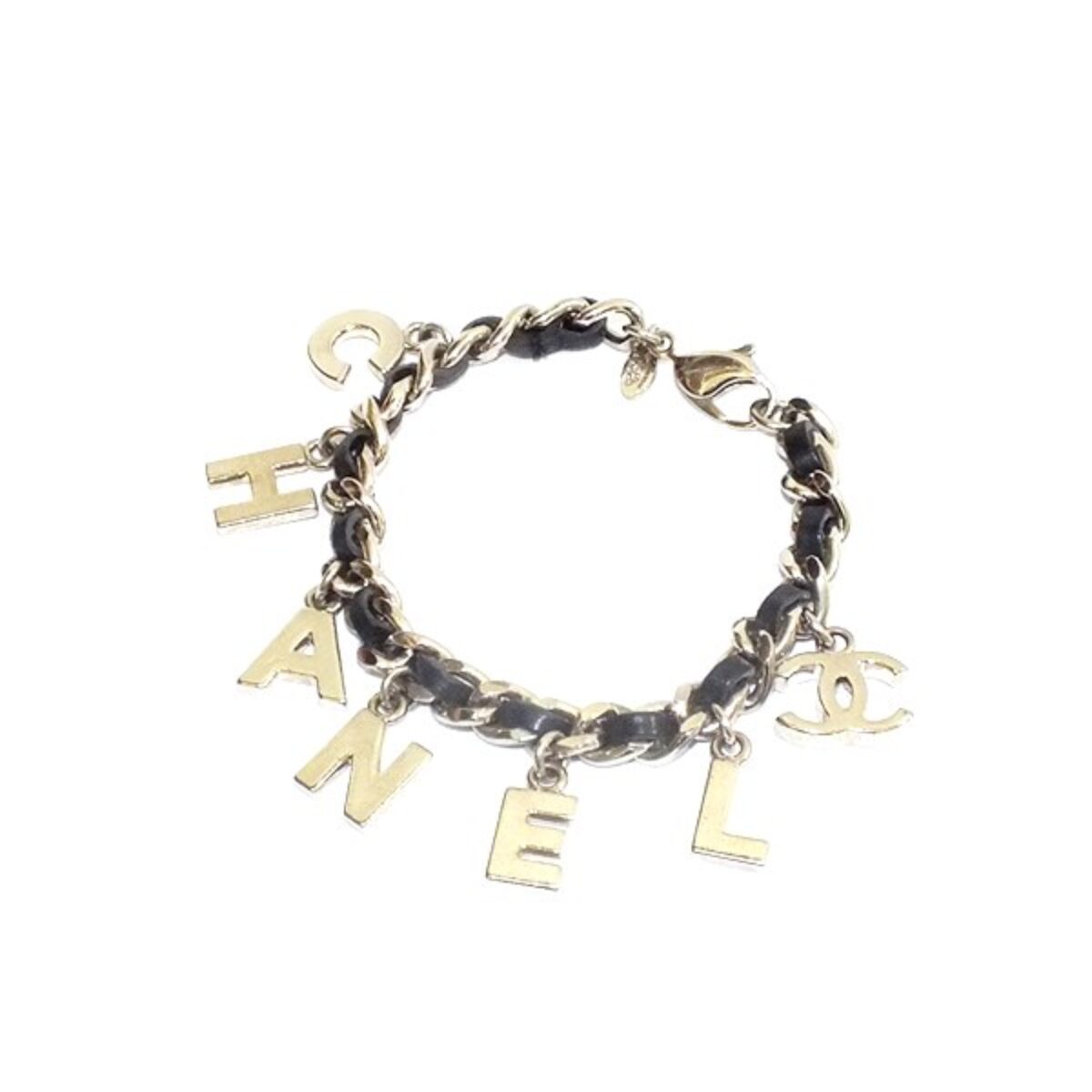 CHANEL ロゴチャーム付き レザーチェーン ブレスレット | 買取実績
