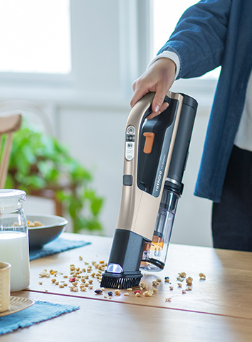 特長：多彩なツール ： スティッククリーナー（コードレス式）PV