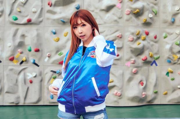 ジャパンカップ麺がスカジャンに イラストレーター描き下ろしキャラを