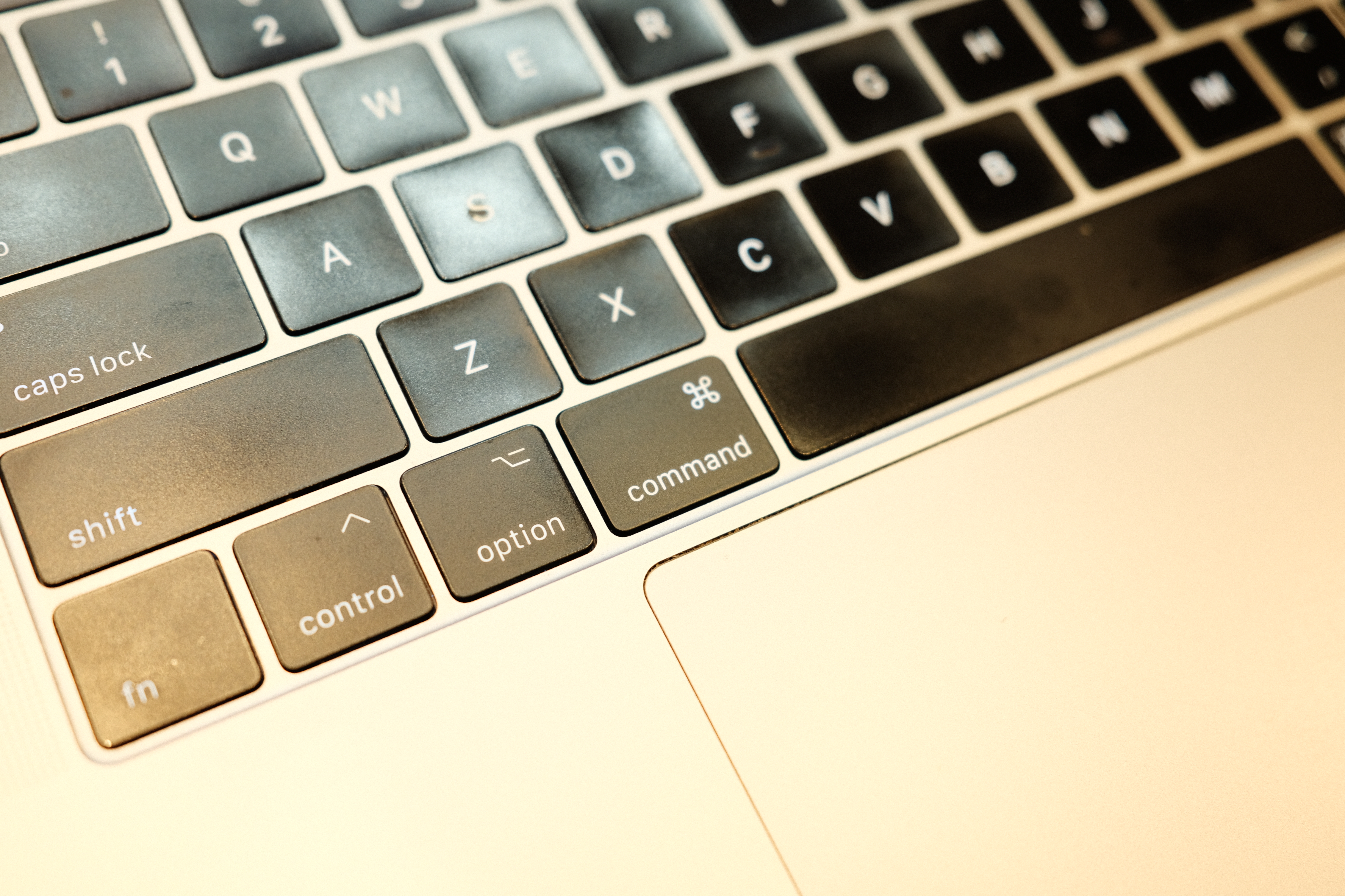 MacBook Proのキーキャップを交換 – Kaleidalabs