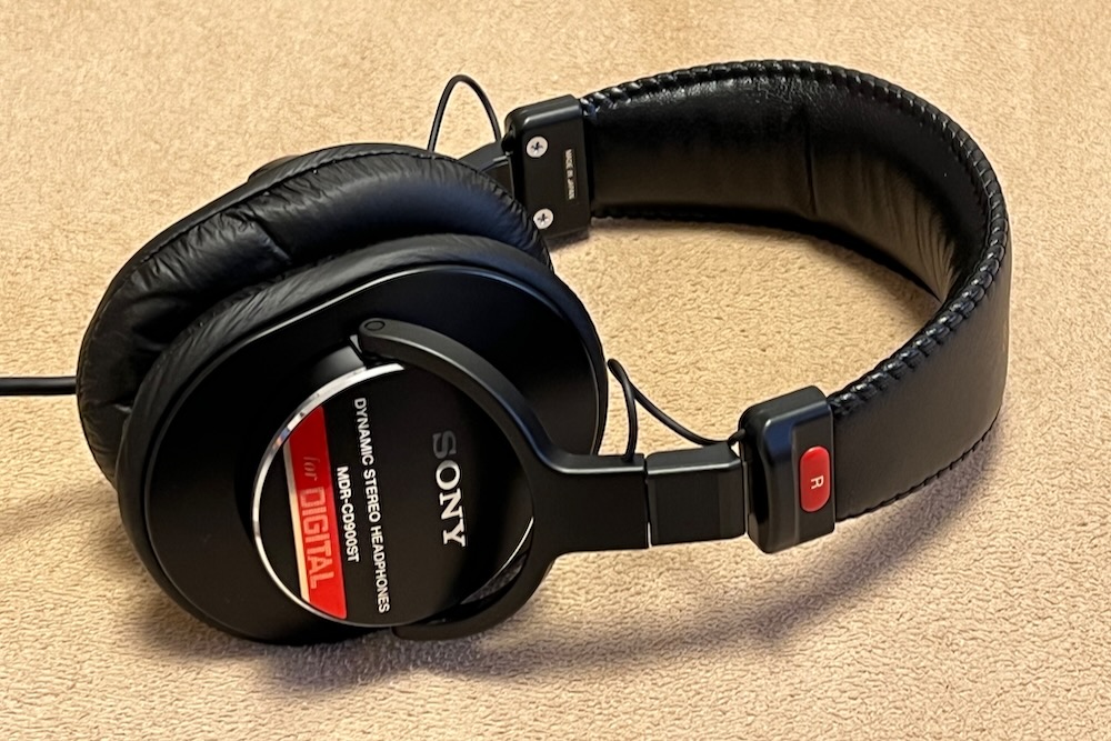 SONY MDR-CD900STレビュー・音楽製作者の思いに最も近づけるモニター