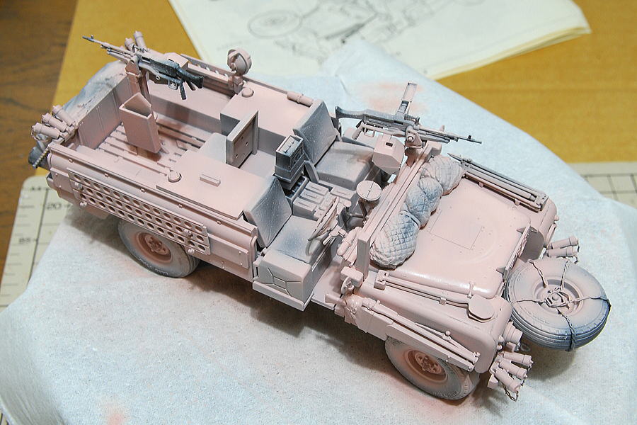 ピンクパンサー SASランドローバー イギリス軍砂漠用特殊車両 タミヤ 1