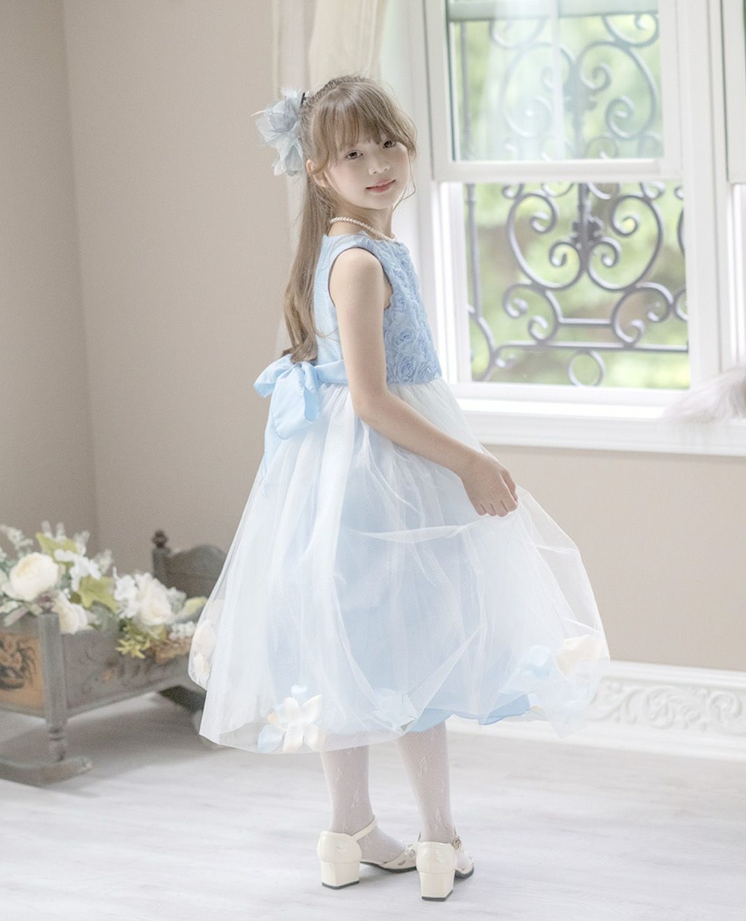 送料無料【雛祭りセール目玉】ドレス女の子 バラチュールの花びら入り