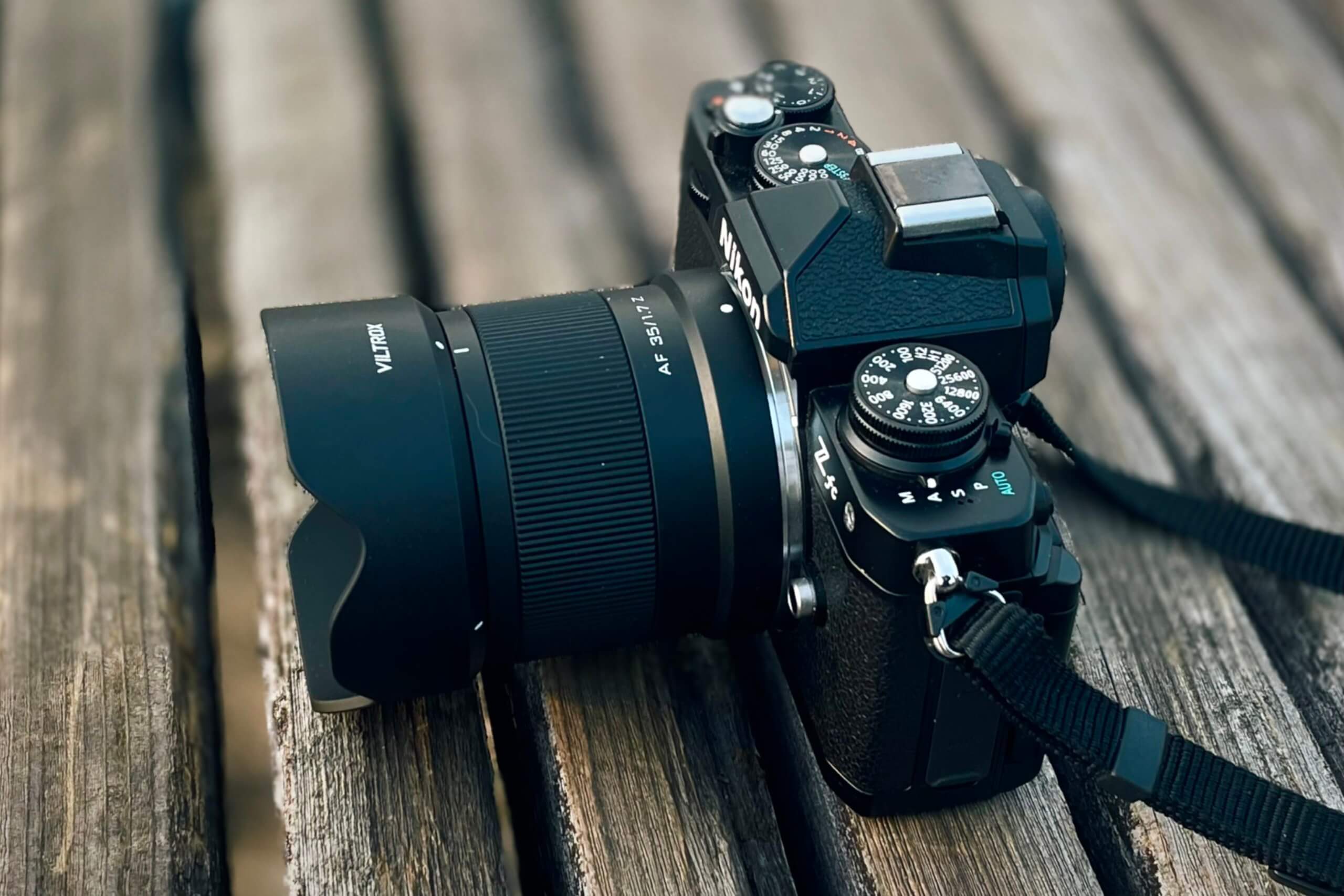 軽量コンパクトな新AFレンズ〈VILTROX AF 35mm f1.7〉をNikon Z fcで