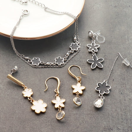 チャーム 5弁花フラット 2カン ブラック/RC – 貴和製作所オンラインストア