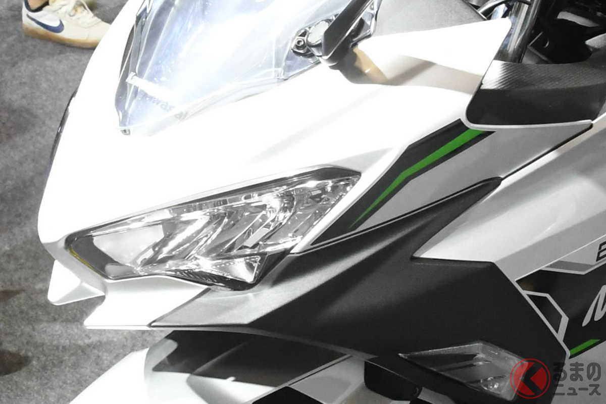 カワサキ斬新「ニンジャ」実車展示！ 軽量ボディ＆「爆速ブースト機能