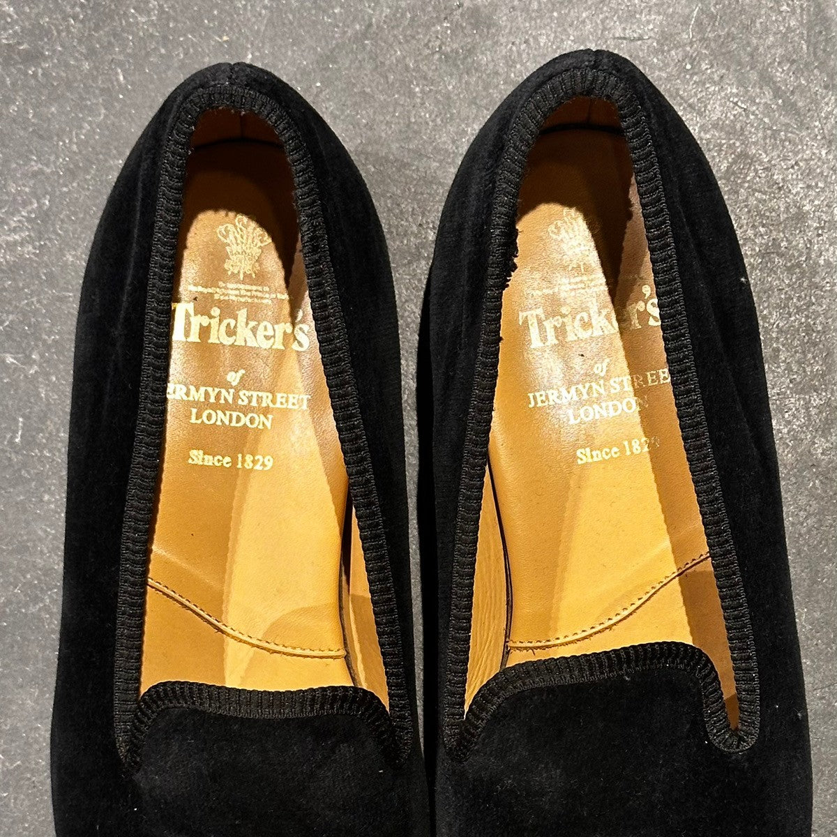 希少【Tricker's】トリッカーズ チャーチル スリッポン ベロア 刺繍