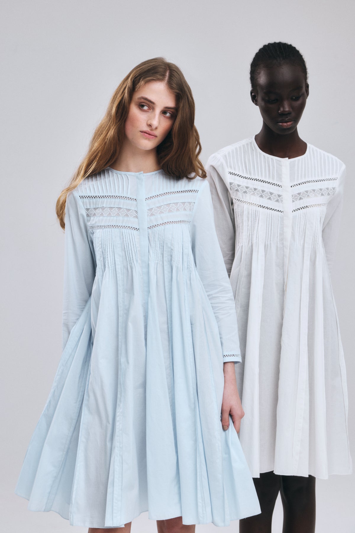 再入荷】Pin-tuck Lace Mini Dress – L'AUBE BLANC