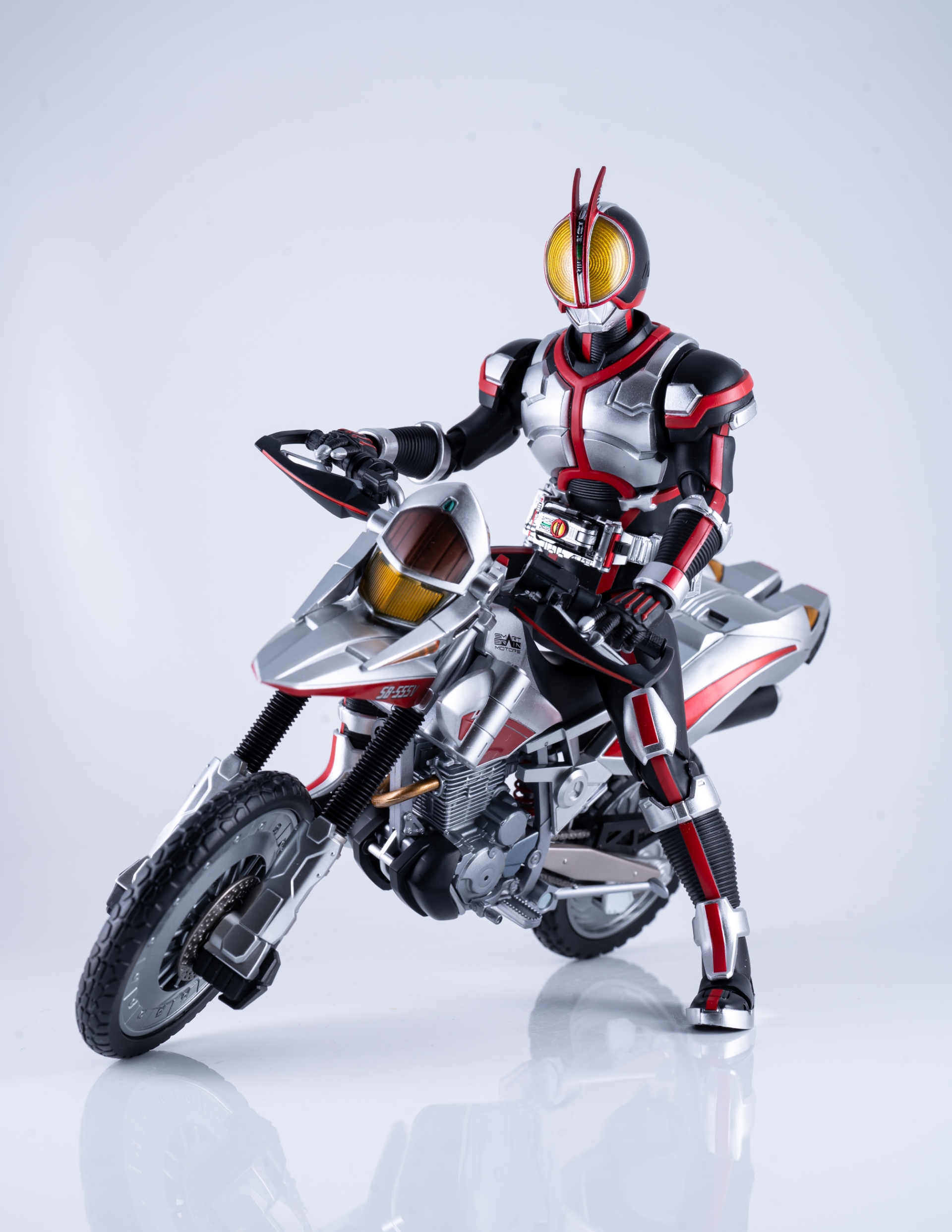 レビュー】S.H.figuarts オートバジン(ビークルモード) : 関節フィギュア庫