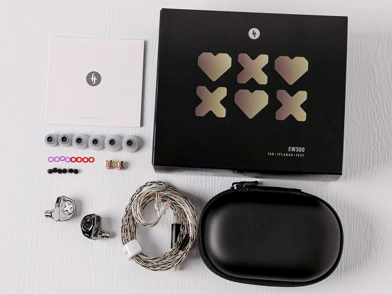 SIMGOT EW300 (標準版)」 1DD+1Planar+1PZT構成でU70ドル～の価格設定