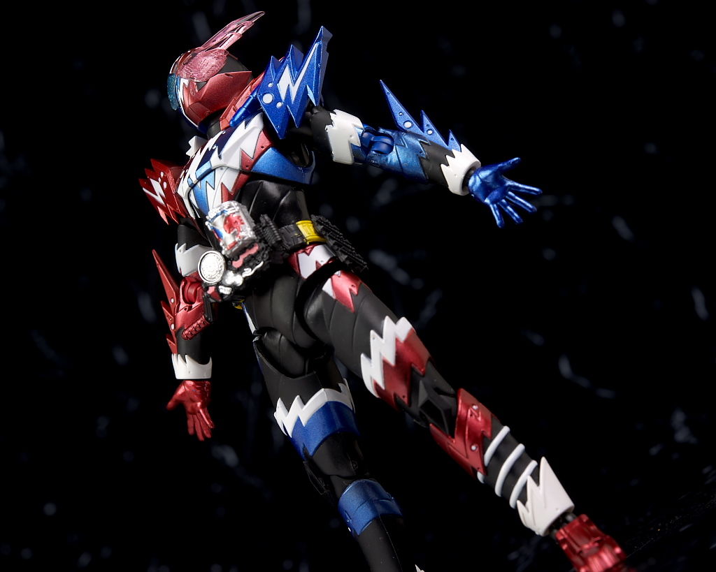 S.H.フィギュアーツ 仮面ライダービルド ラビットタンクスパークリング