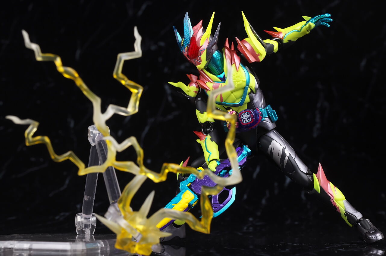 SHフィギュアーツ仮面ライダーリバイスサンダーゲイル