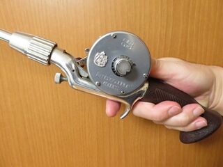 フィッシュテールグリップとグラスアイのエルゴノハンドルを接着する