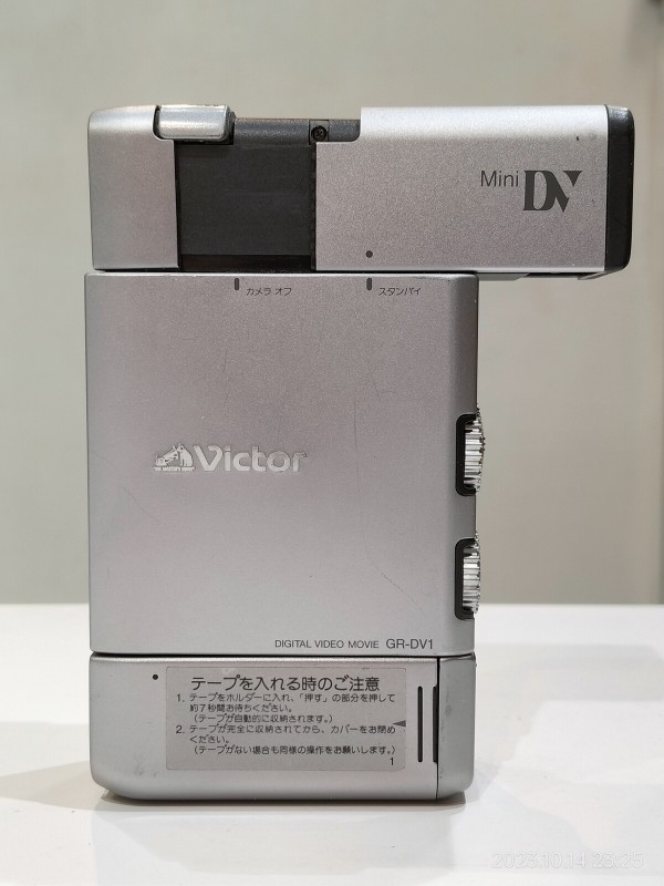 1995/平成7/Victor/GR-DV1/縦型ビデオカメラデザインの元祖/液晶なし