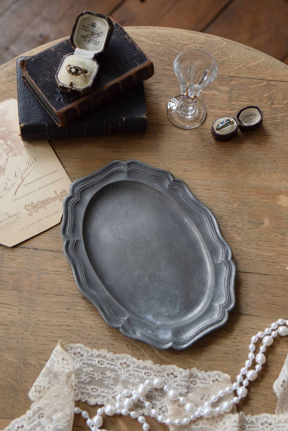 エタンオーバルプレート.2 花リム フランス アクセサリートレイ ピューター