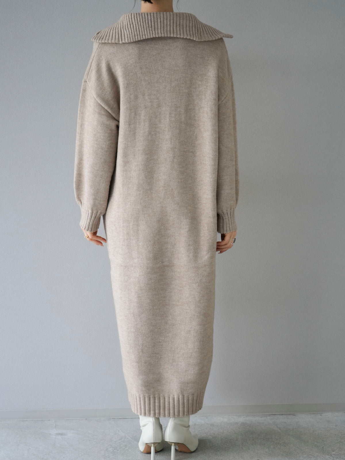 ハイネックジップニットワンピース/ベージュ – Lumier