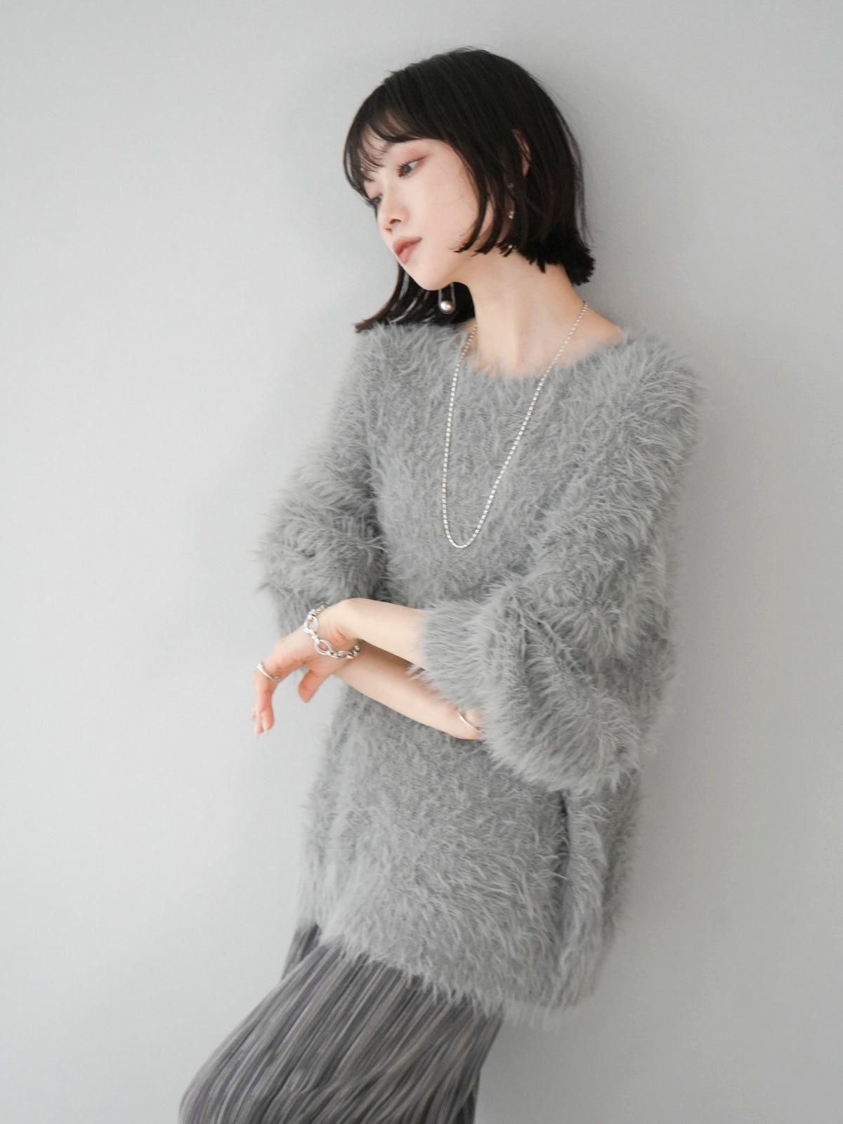 予約]クルーネックシャギーニット/グレー – Lumier