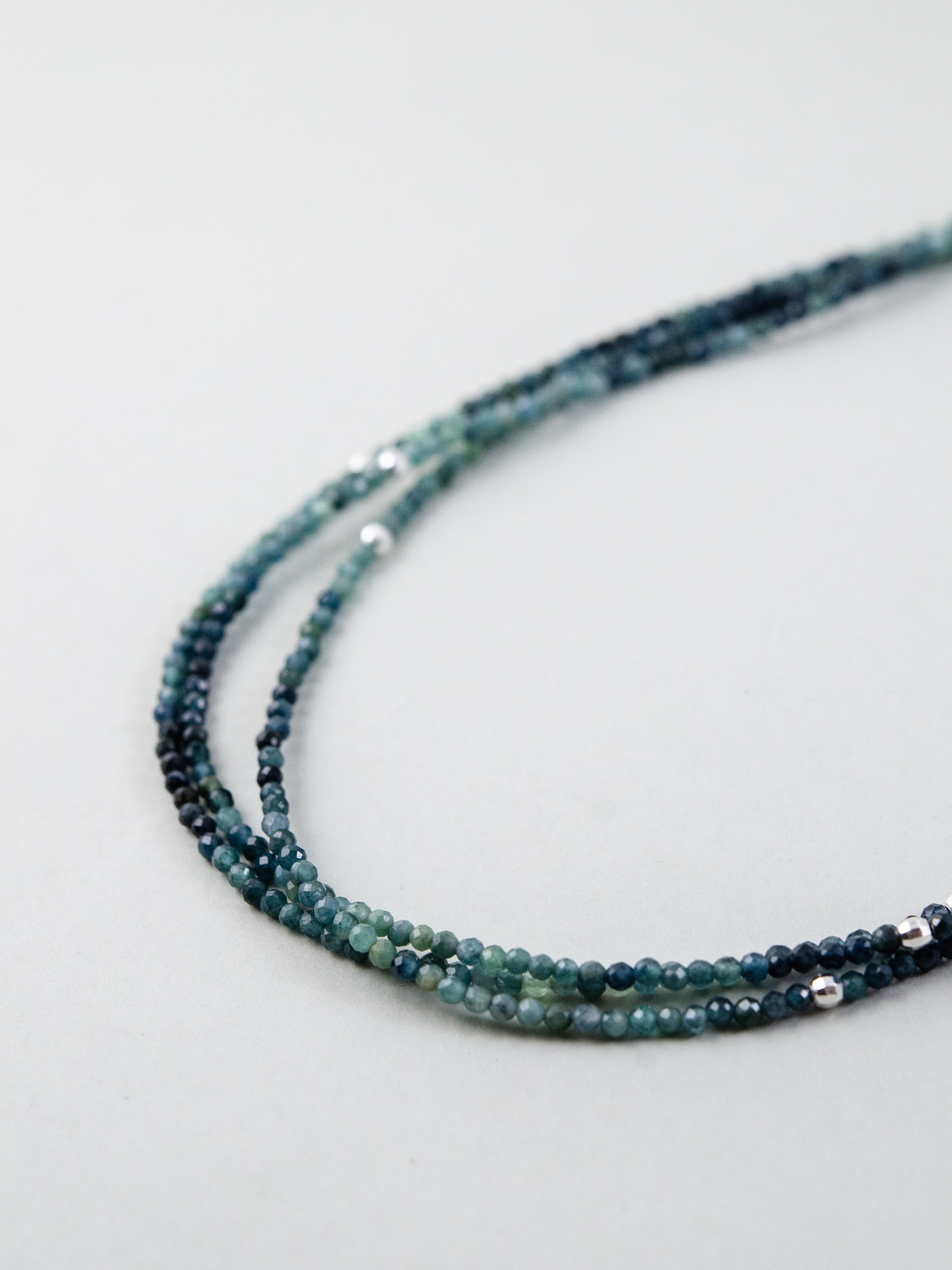 ブルートルマリン 3連ネックレス - 【深海の静寂】インディコライトの