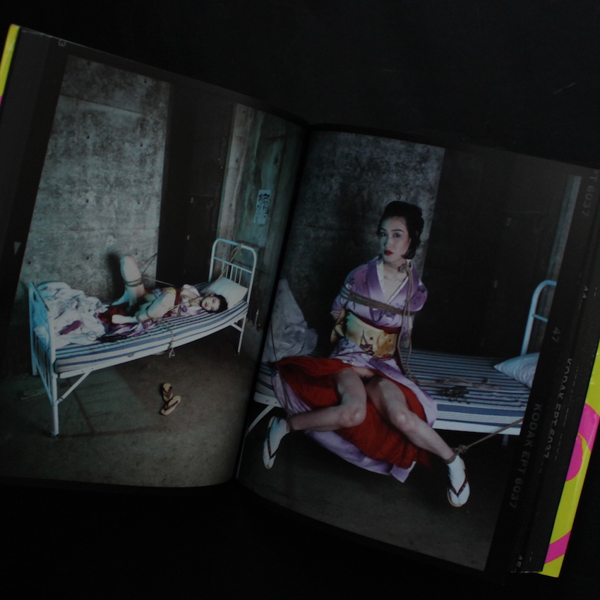 6 × 7 反撃 / Hangeki - 荒木 経惟 / Nobuyoshi Araki