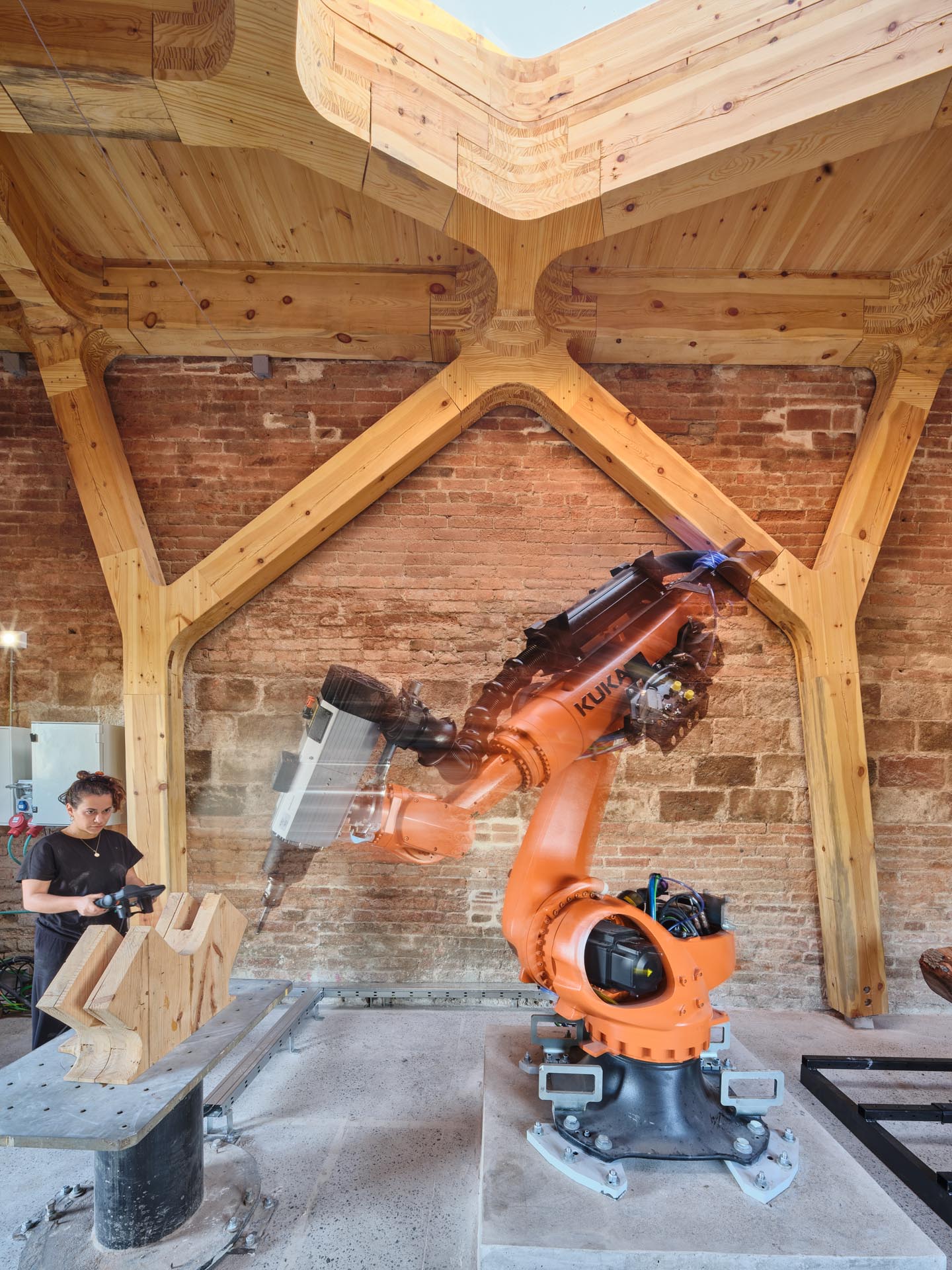 19世紀の建築にCLTとCNCで生み出す工房〈CORA〉スペイン、IAAC