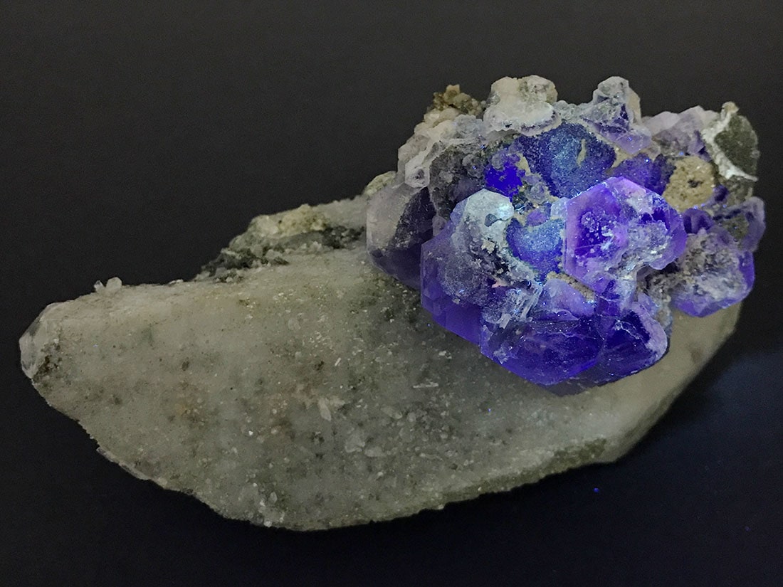 湖南省ヤオガンシャン産フローライトonクォーツ