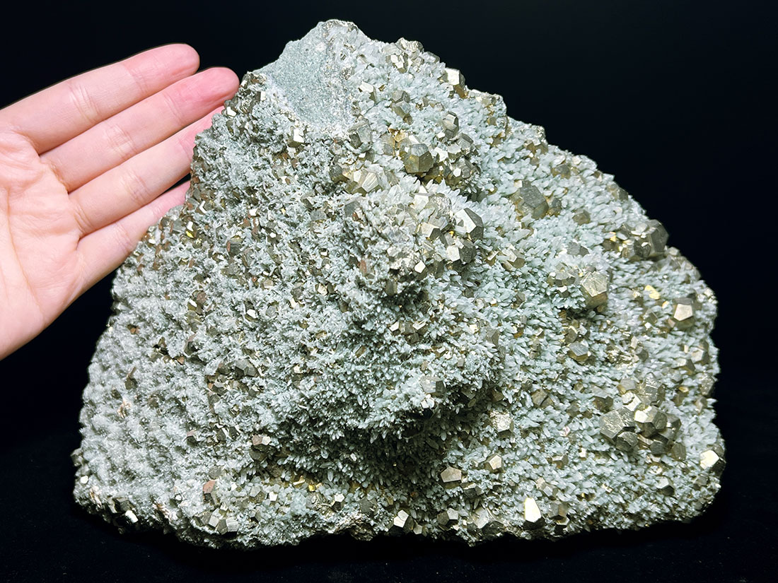 青森県尾太鉱山産 黄鉄鉱/水晶クラスター