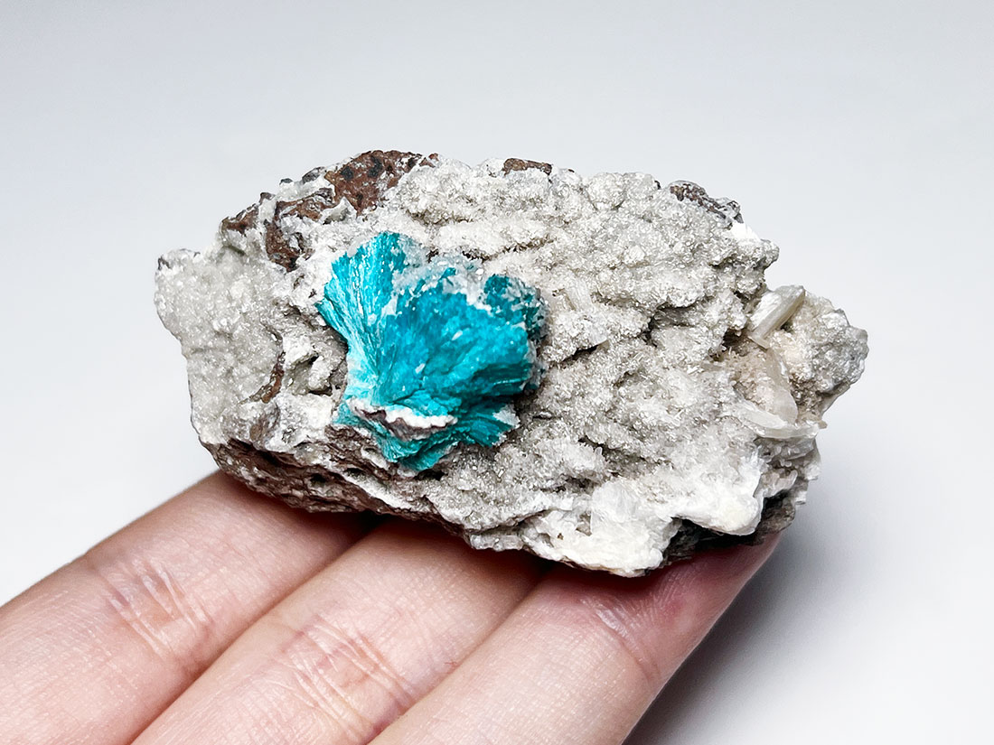 インド産カバンサイト(スティルバイト,ヒューランダイト共生)