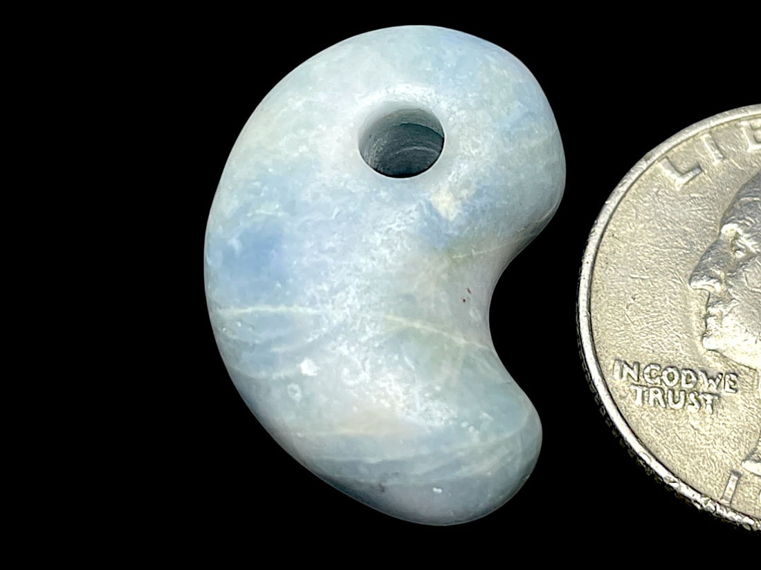 糸魚川入りコン沢産 青翡翠 勾玉