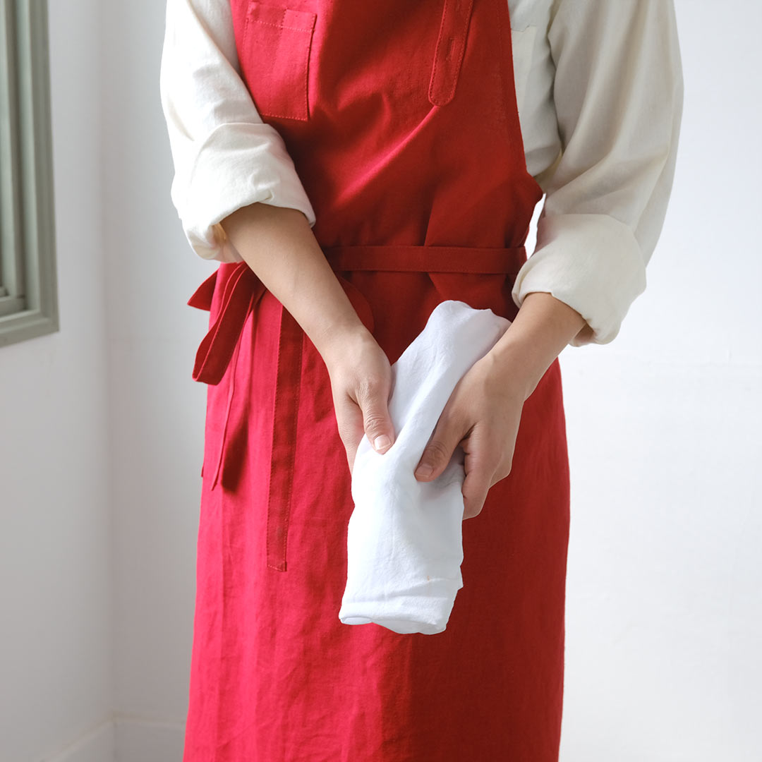 ワークエプロン/リネン/赤（中厚地） | BUCOLICA | 糸島くらし×ここの