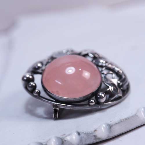 N.E.FROM（N.E フロム）ローズクォーツ 魚ブローチ