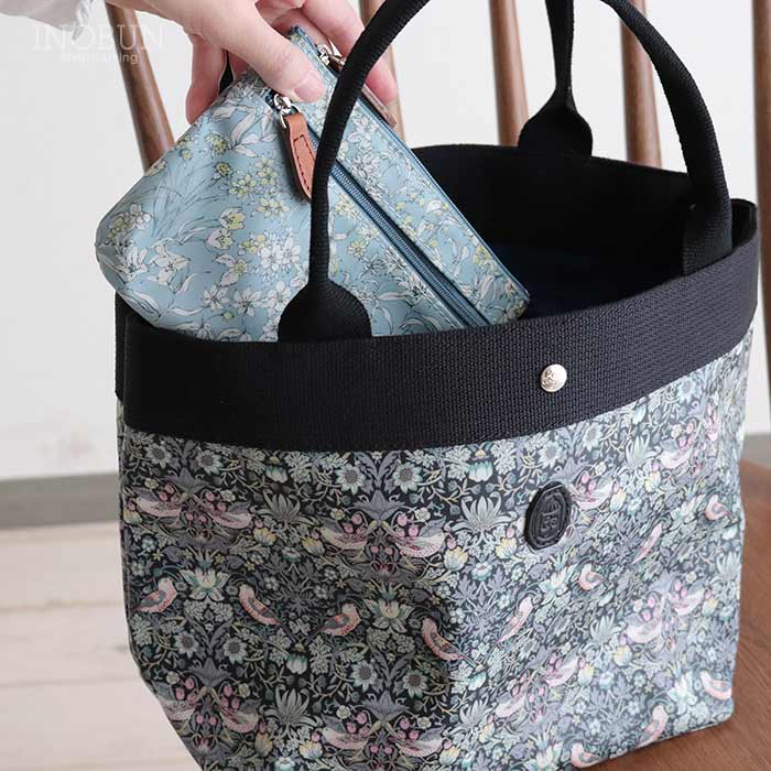 Coupole リバティ 舟形トートバッグ Mサイズ Strawberry Thief/LE