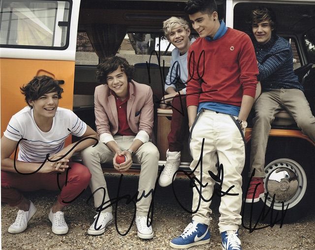 ワン・ダイレクションby5名直筆サイン入り写真□One Direction/希少