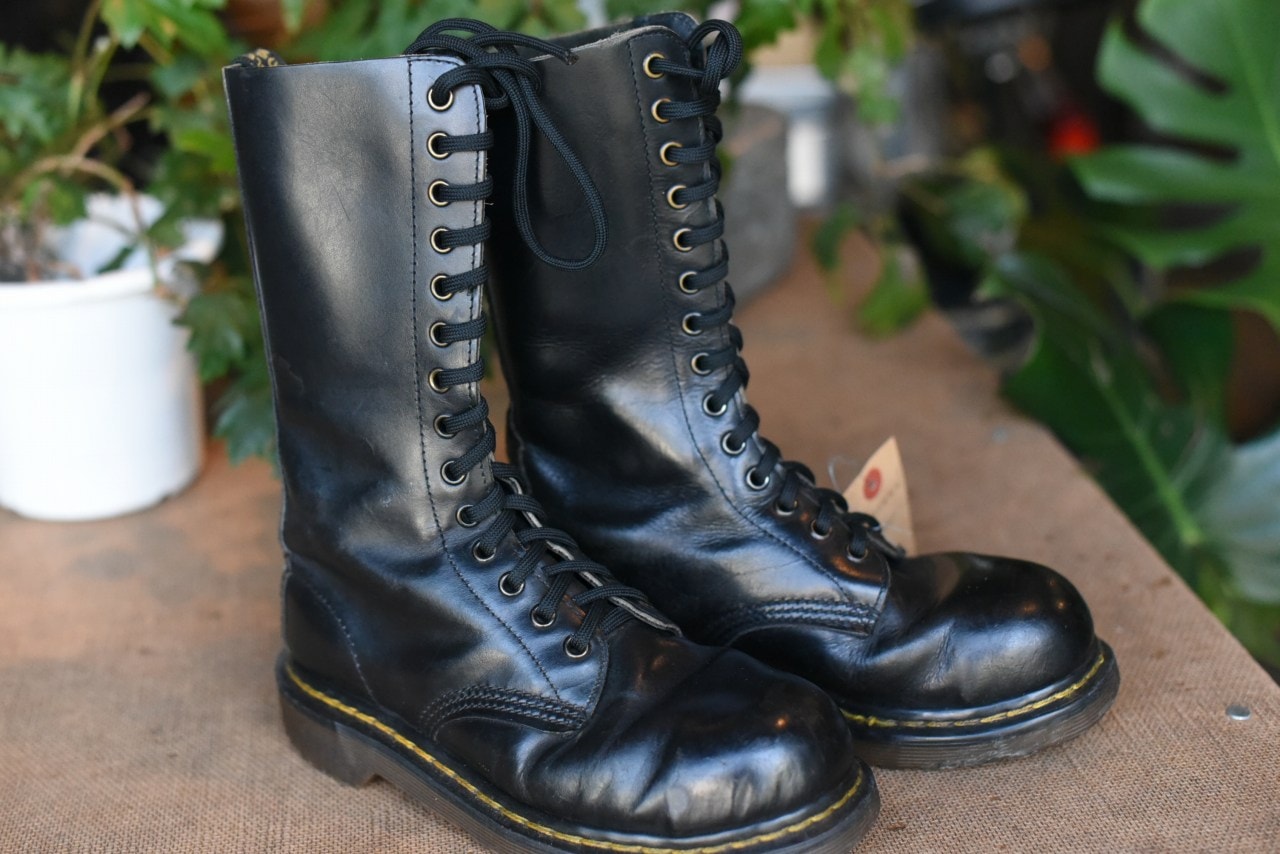 102871 ヴィンテージ ブーツ 「ドクターマーチン」 Dr. Martens 14