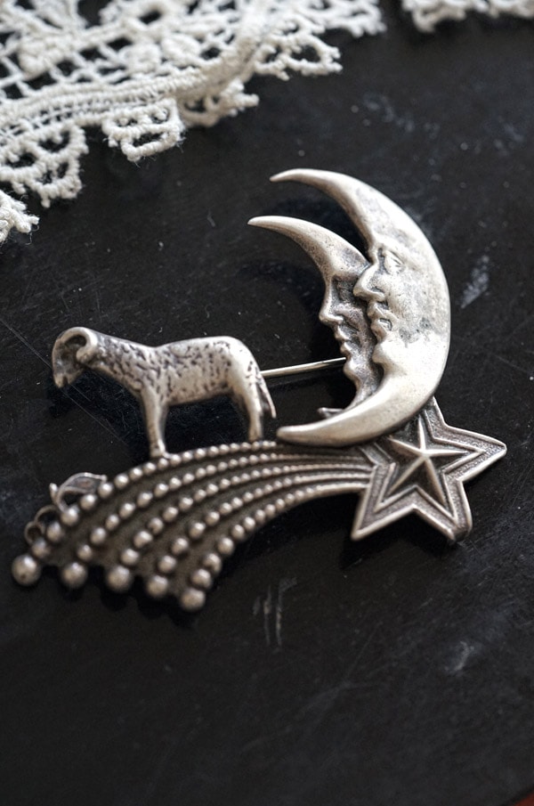 アンティークシルバーブローチ月と星と羊W5.5×H5cm ga-990の通販