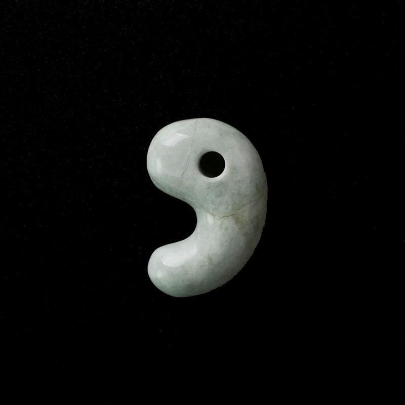 糸魚川翡翠古代勾玉30mm （原産地証明書付）｜マライカ公式通販