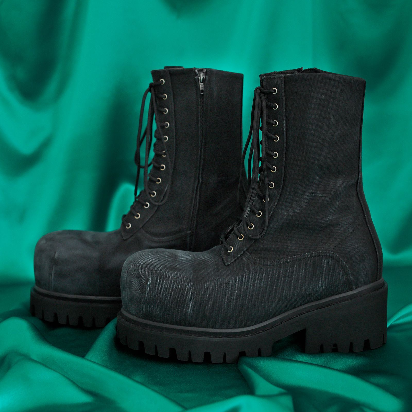 バレンシアガのコレクションは斬新かつ華やかな顔ぶれ──特集：2024年