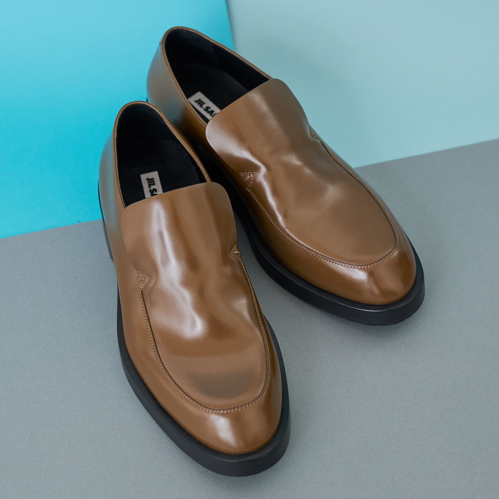 上質な素材でモードな艶をまとうジル サンダー──冬の決定打、ブーツ