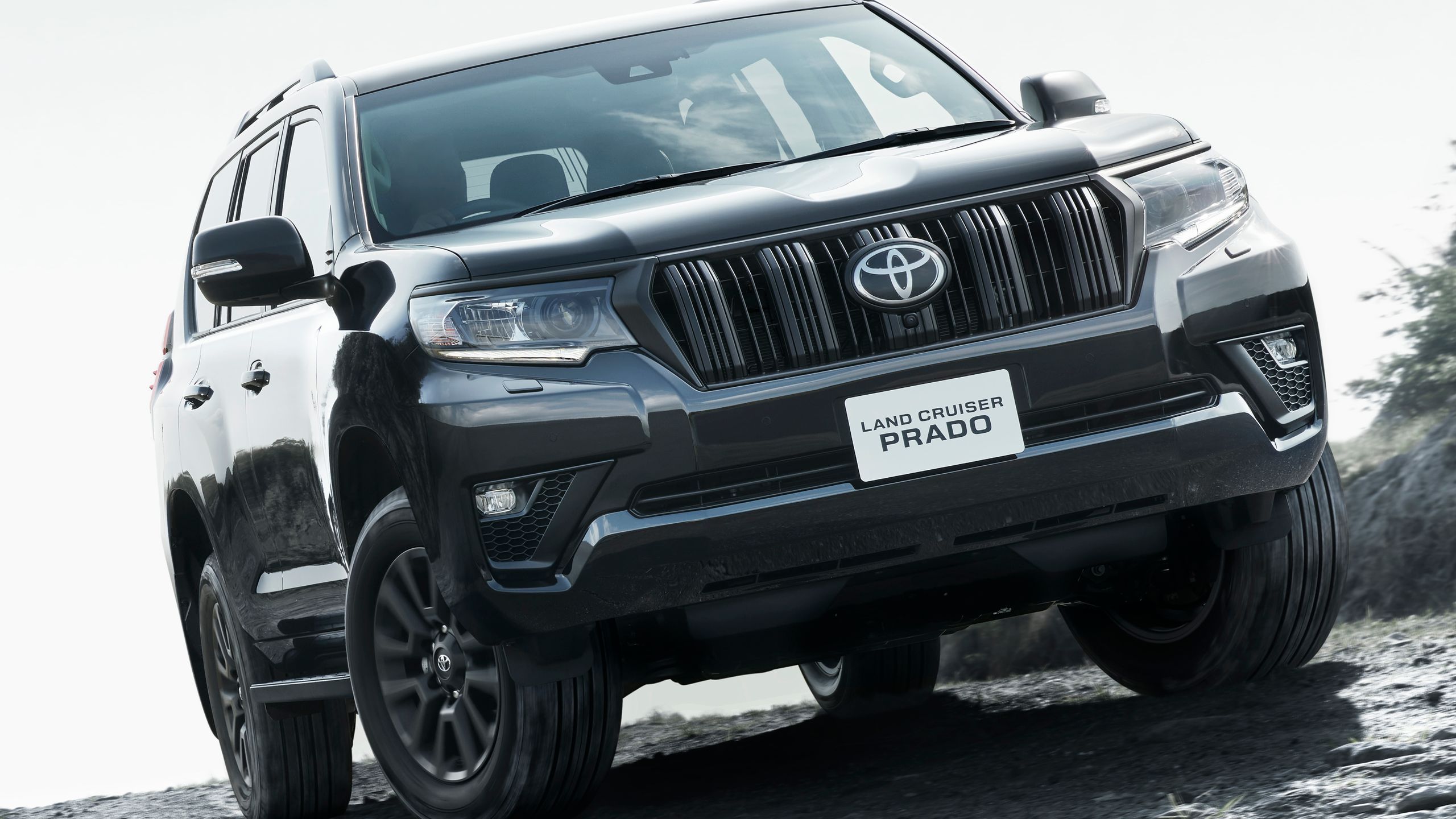 マットブラックで個性を深める──特別なランドクルーザー・プラドに