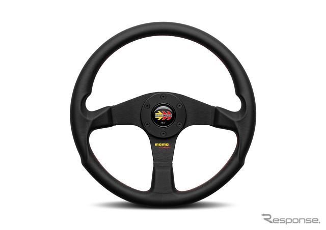 90年代の名作ステアリングが復活、「赤ステッチ」デザインの「MOMO