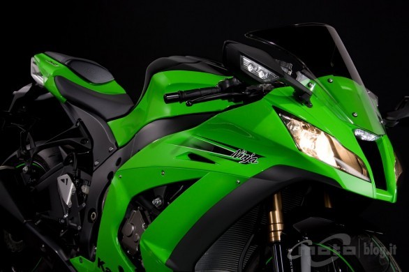 Kawasaki Ninja ZX-10R 2011 - dati e foto ufficiali del bolide da