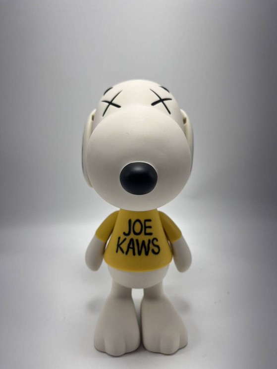 ▷ Kaws x Peanuts Joe Snoopy Vinyl Figure by Kaws, 2011 | Pop Art
